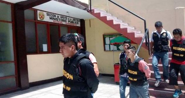 Jaime César Castillo Bacilio de 34 años “Cachetón”, Jhonny Robert Vásquez Dámaso de 24 “Chef” y Giancarlo Wilson Celada Ramos de 20 “Machay” son investigados también por extorsionar el regidor provincial Carlos Lynch Rojas.