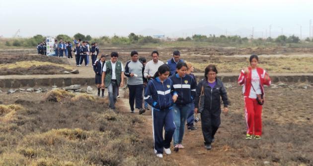 Cerca de medio centenar de periodistas escolares de Chimbotenlinea.com visitaron ayer los Humedales de Villa María.