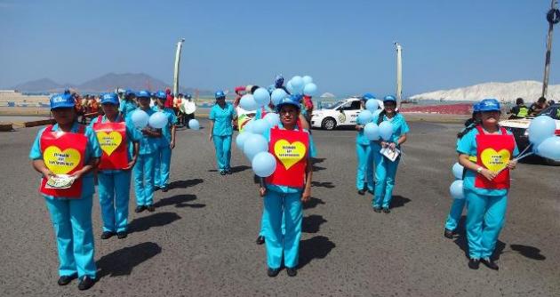Desfile en Chimbote por Semana de la Vacunación.