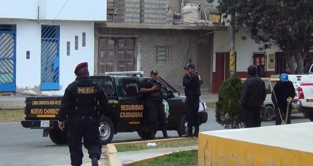 Decenas de policías del Escuadrón de Emergencia se movilizaron alertados por una falsa alarma.