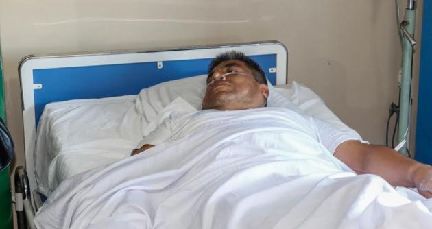 Gino Reyes permanece hospitalizado por el mal de salud que padece.