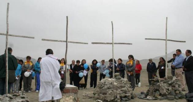 Peregrinos visitaron lugar de martirio del padre Sandro y Huaca Corral.