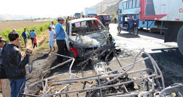 Ronald Agueo Falcón (30), era el conductor de la mototaxi que queda totalmente destruida. foto: Chimbote en linea