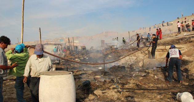 Incendio en asentamiento humano Las Lomas de San Luis en Nuevo Chimbot