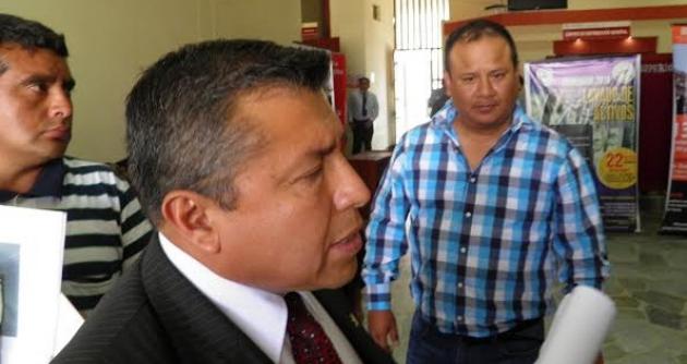 El procesado Jack Castillo saliendo de la audiencia que nuevamente fue suspendida.