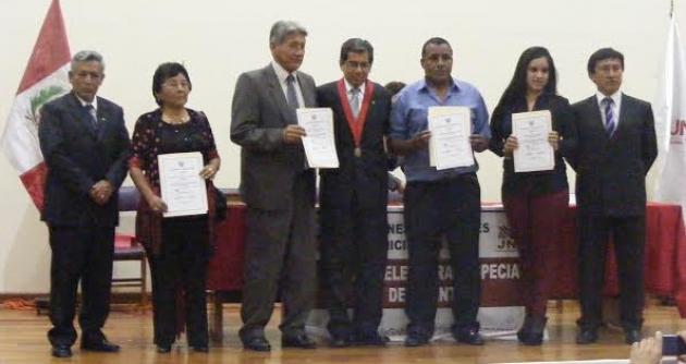 Hoy fueron entregadas las credenciales a algunas de las autoridades electas en la provincia del Santa.