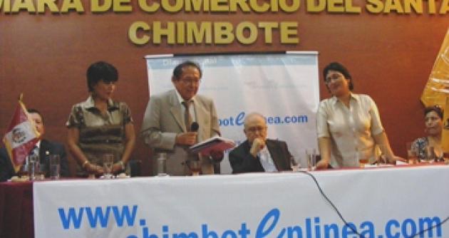 Don Edmundo Cruz presente en ceremonia oficial de Chimbote en Línea.