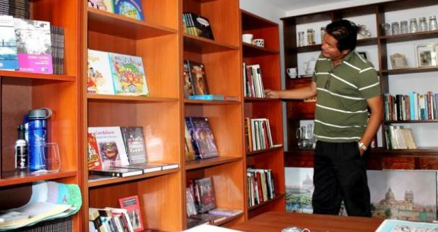 Fernando Cueto, el mayor novelista chimbotano, ganador del Copé de Oro en 2012, en La Resistencia.