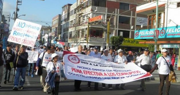 Más de medio millar de personas salieron a las calles de Chimbote a exigir resultados en las investigaciones por la corrupción en Áncash.