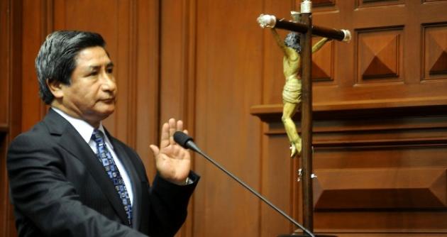 Modesto Julca suspendido sin goce de haber.