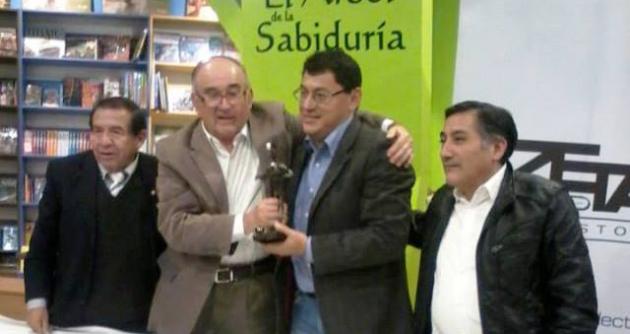 Ricardo Ayllon Cabrejos, ganador del primer puesto en el II Premio Altazor de Novela Infantil 2014.