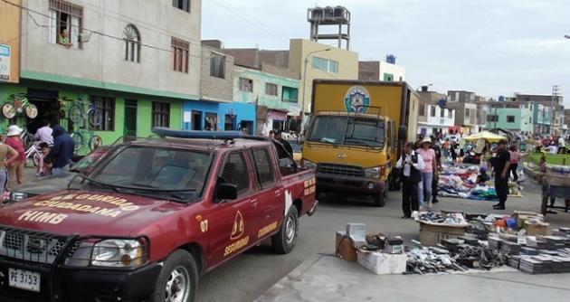 Comerciantes ambulantes se niegan a desocupar la vía pública
