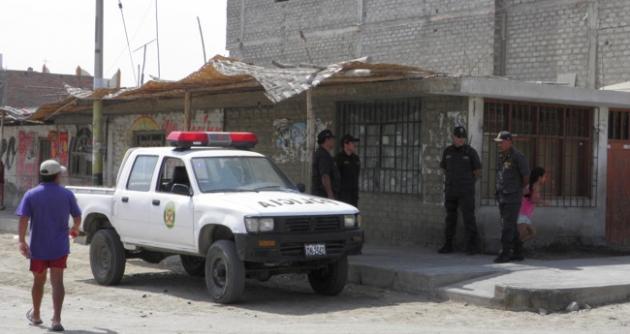 Resguardo policial intenso en la casa de Fiorela Nolasco.
