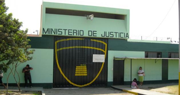 Se continuará con implementar bloqueadores de celulares en 33 penales del país.