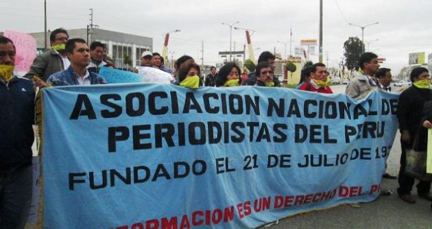 Miembros de la Asociación Nacional de Periodistas de Chimbote se unieron a protesta.