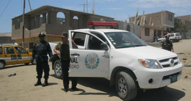 Un equipo policial de Lima investiga asesinato de Hilda Saldarriaga.