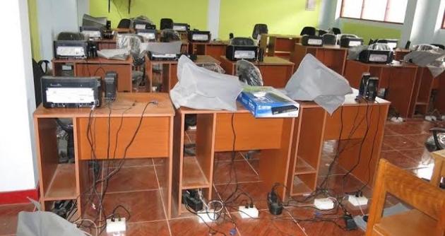 La sala de cómputo del colegio Mariano Melgar se quedó sin equipos.