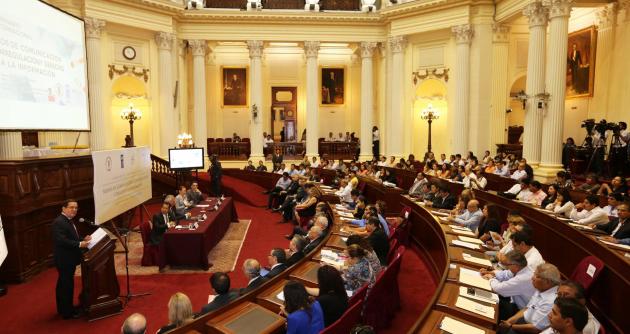 Proponen que asesores y personal de confianza de entidades del Estado sean designados por concurso público.