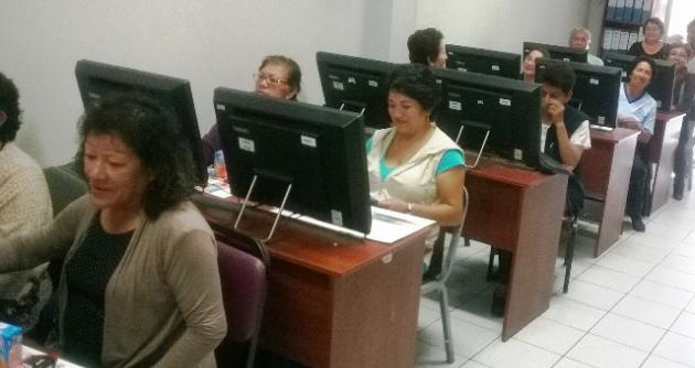 Adultos mayores ahora también puede conocer más sobre computación, gracias a SENATI.