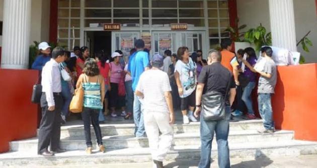 A punto de cumplir un mes de paralización, los trabajadores judiciales radicalizaron la medida impidiendo el ingreso de los servidores administrativos.