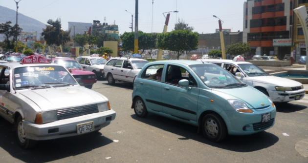 Sería posible que a mediano plazo estos buses obsoletos sean reemplazados por un moderno sistema de transporte masivo en Chimbote.