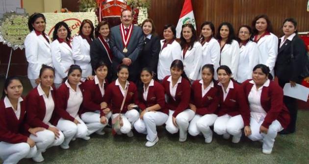 La carrera de Obstetricia de ULADECH Católica está acreditada por CONEAU.