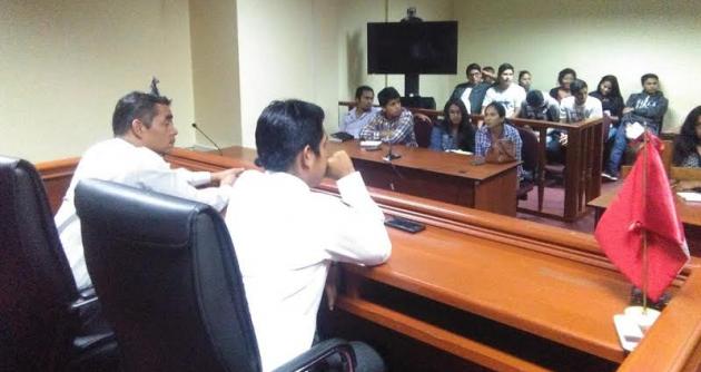 Comunicadores Junior Quispe y Paúl Meza compartieron experiencias profesionales en la Corte de Justicia del Santa.