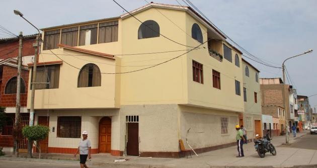 Ondas explosivas causan daños en varios inmuebles en Miraflores Bajo.