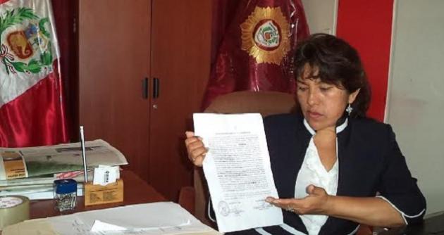 La vida de la gobernadora de Chimbote, Yolanda Lara, corre peligro. Anoche un sujeto bajó de una camioneta y con una pistola la amenazó. (Fotos Chimbotenlinea.com)
