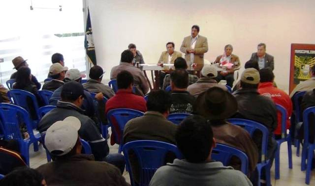 Reunión desarrollada en el auditorio de la comuna provincial de Huari.