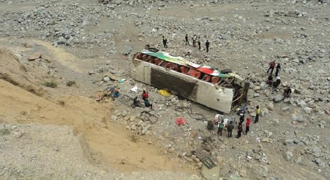 El bus de transportes San Francisco, que partió de Chimbote a Huacrachuco cayó a un barranco de 50 metros.
