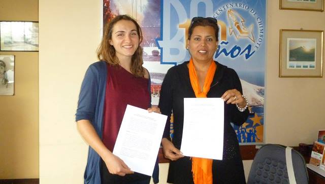 Silvia Diestra, administradora del Centro Cultural Centenario, tras firma de convenio.