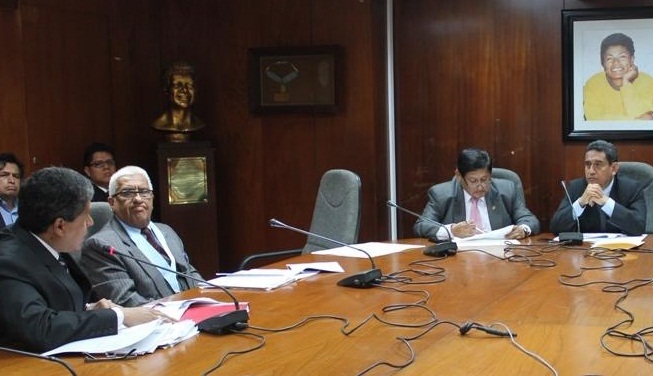 El exfiscal decano del Santa, Dante Farro, se presentó por segunda vez ante la comisión Áncash. (Foto cortesía)