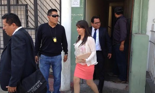 La procuradora Nacional Anticorrupción,Yeni Vilcatoma, saliendo de la sede de la Fiscalía Anticorrupción.