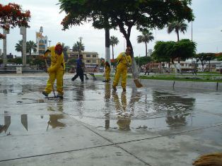 limpian-calles-por-lluvias