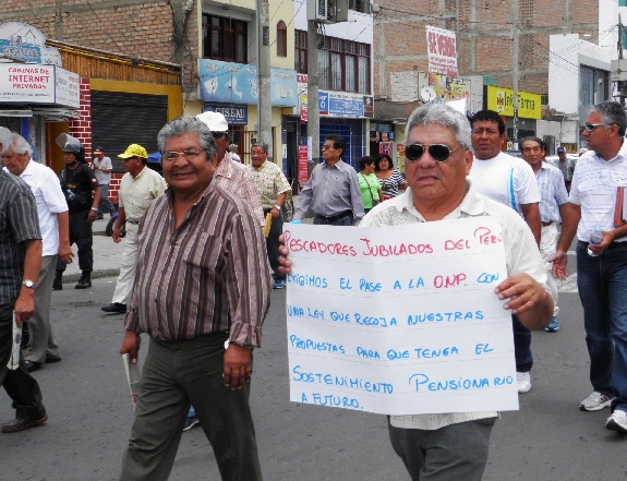 marcha-pescadores-jubilados-contra-onp-1jpg