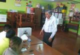 Julio Cortez Rojas, alcalde de la provincia del Santa, sufragando. (Foto Milton Palpa)