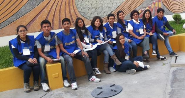 Observadores electorales de Chimbote, jóvenes y adolescentes chimbotanos.