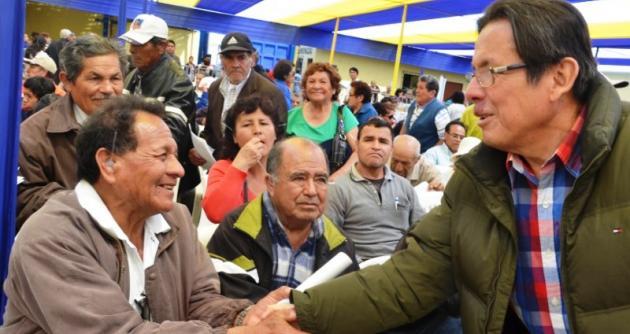 El alcalde Paco Gasco está siendo observado por el JEE del Santa, por mantener publicidad municipal con su nombre.