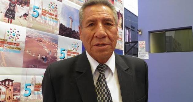 Antonio Tuya, difrector regional de Educación.