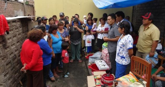 Valentín Fernández llevó ayuda a familia afectada por incendio.