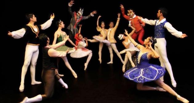 Participan la compañía de Ballet Municipal de Trujillo y el taller de Ballet del Centro Cultural Centenario.
