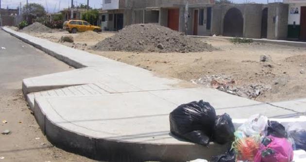 La basura no se recoge hace dos semanas en varios sectores de Nuevo Chimbote. Los pobladores temen la propagación de enfermedades principalmente en los niños. (Foto Chimbotenlinea.com)