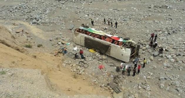 El bus de transportes San Francisco, que partió de Chimbote a Huacrachuco cayó a un barranco de 50 metros.