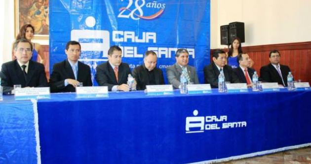 Directorio de la Caja del Santa en conferencia de prensa.