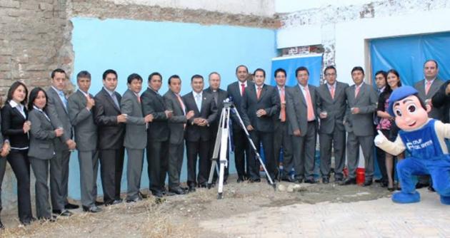 Personal de la Caja del Santa en Huaraz en ceremonia institucional.