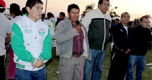 Dirigente pidió al candidato, Walter Soto, atiendan las principales demandas de su comunidad.