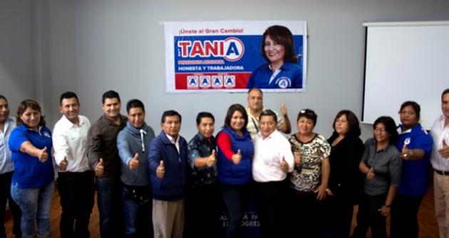 Candidata a la presidencia regional Tania Ruiz y candidatos de zona costa.