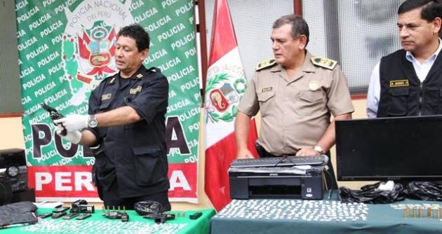 Capturan sujetos con 400 ketes de PBC, 100 gramos de marihuana, armas de fuego y chaleco antibalas en Chimbote Capturan sujetos con 400 ketes de PBC, 100 gramos de marihuana, armas de fuego y chaleco antibalas en Chimbote