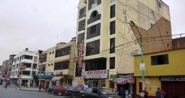 En esta clínica local se encuentra Estuardo Díaz, para ser atendido por especialistas.